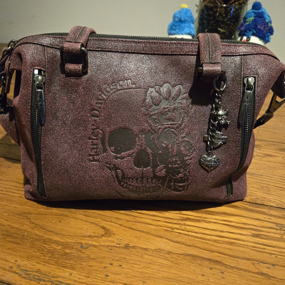 Harley-Davidson Burgundy Shoulder Bag with Skull Embossing - Picture 9 of 12